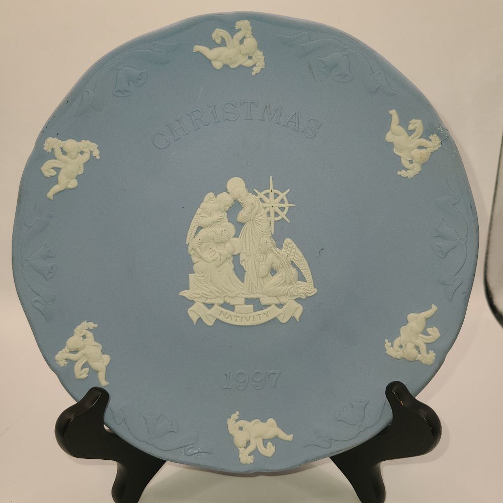 Wedgwood Jasperware 1998 Christmas Nativity decorative plate.